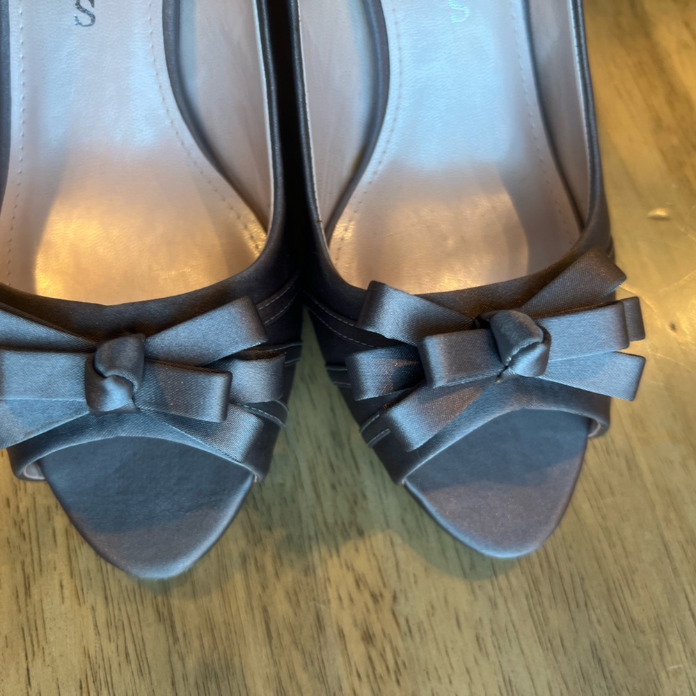 Caparros Grey Satin Peep Toe Heels w bow - 8